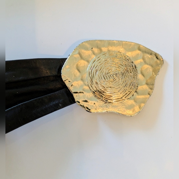 LEATHER SOFT WIDE BLACK BELT W/GOLD BUCKLE ORNATE VINTAGEMEASURES 31'' - Picture 3 of 8